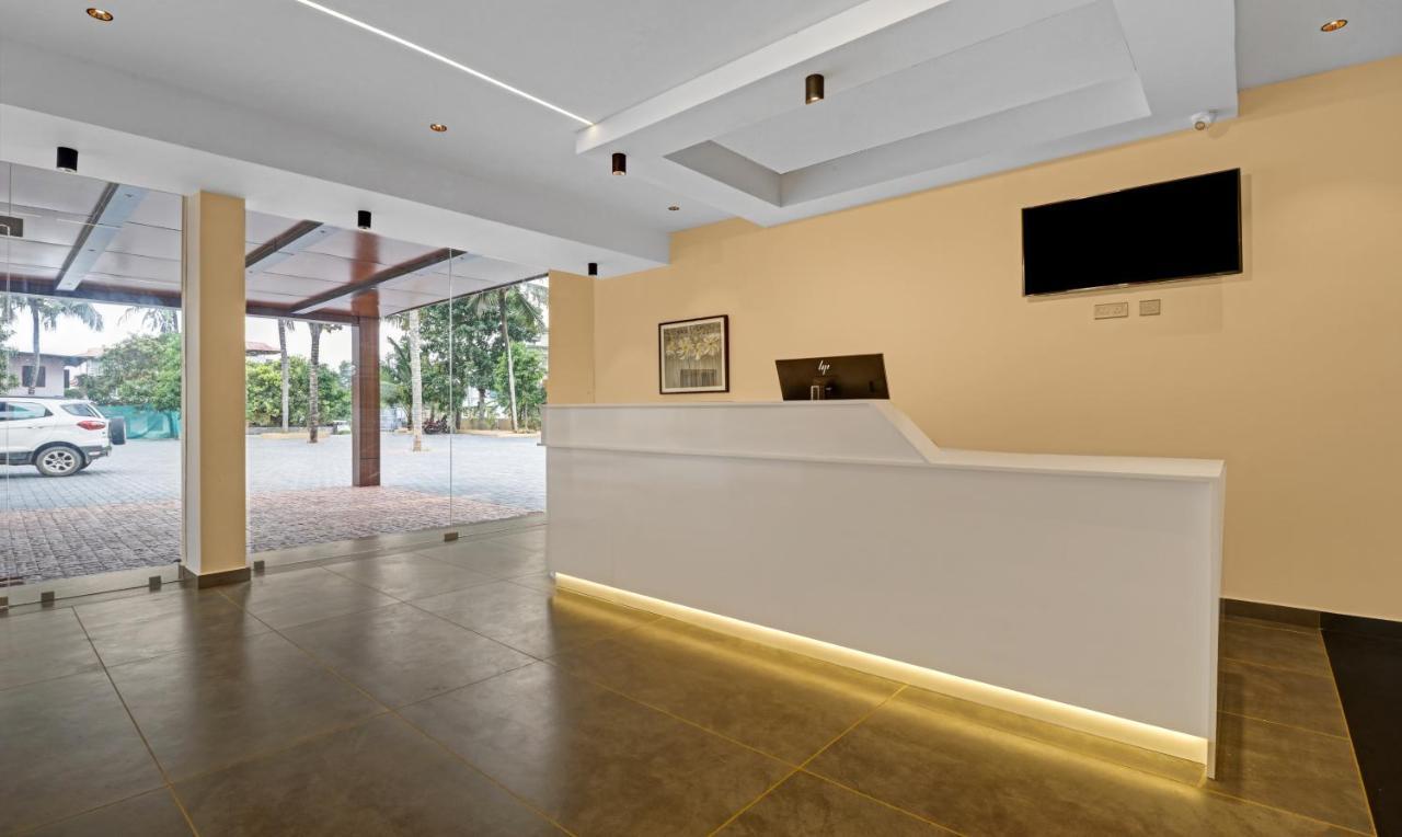 Treebo Grand Vistara Airport Suites Kochi Exterior foto
